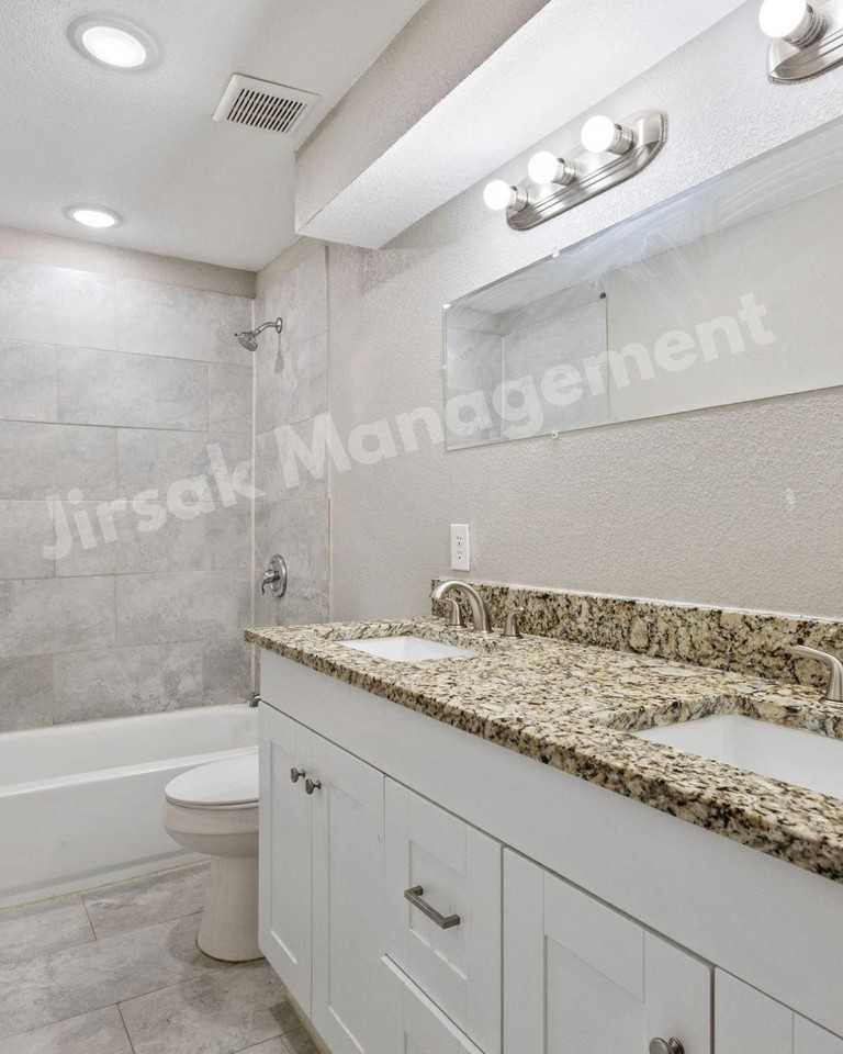 202 S Dunbar Ln - Photo 7 of 12