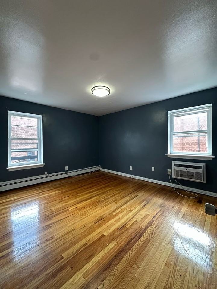 128 E 7th St #309 - Photo 2 of 6