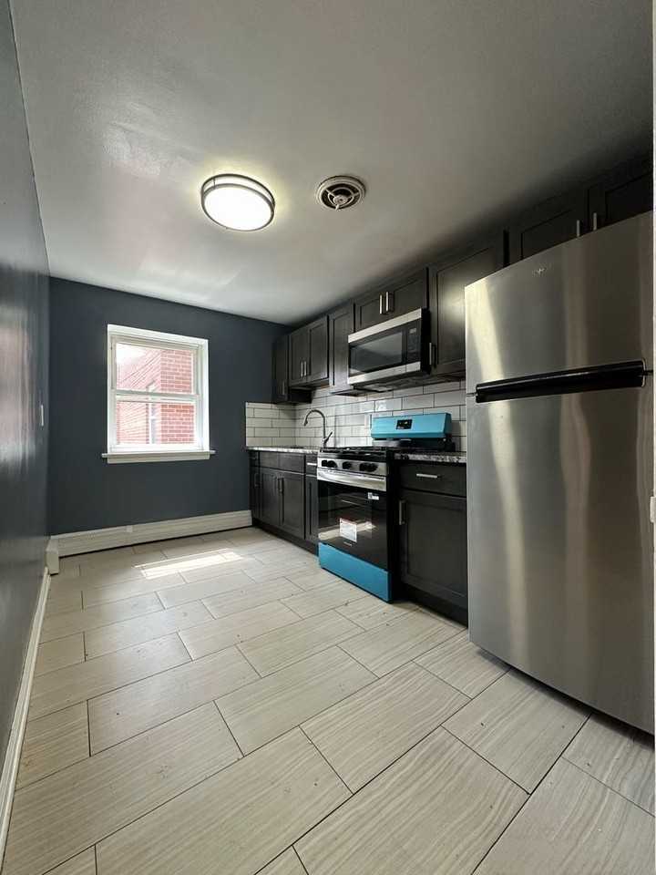 128 E 7th St #309 - Photo 3 of 6