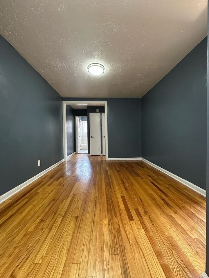 128 E 7th St #309 - Photo 4 of 6