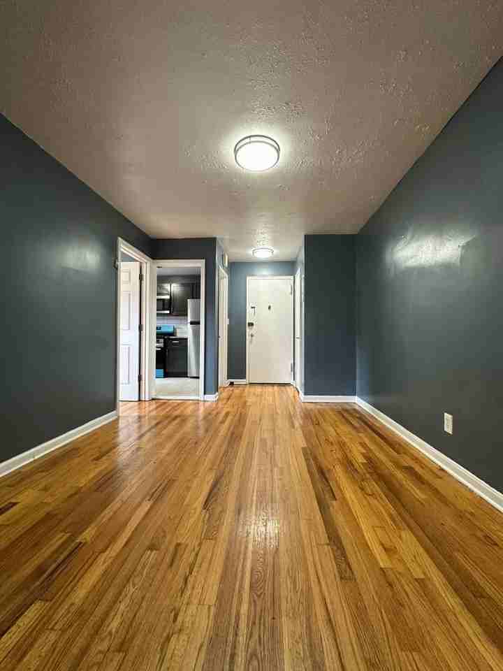 128 E 7th St #309 - Photo 5 of 6