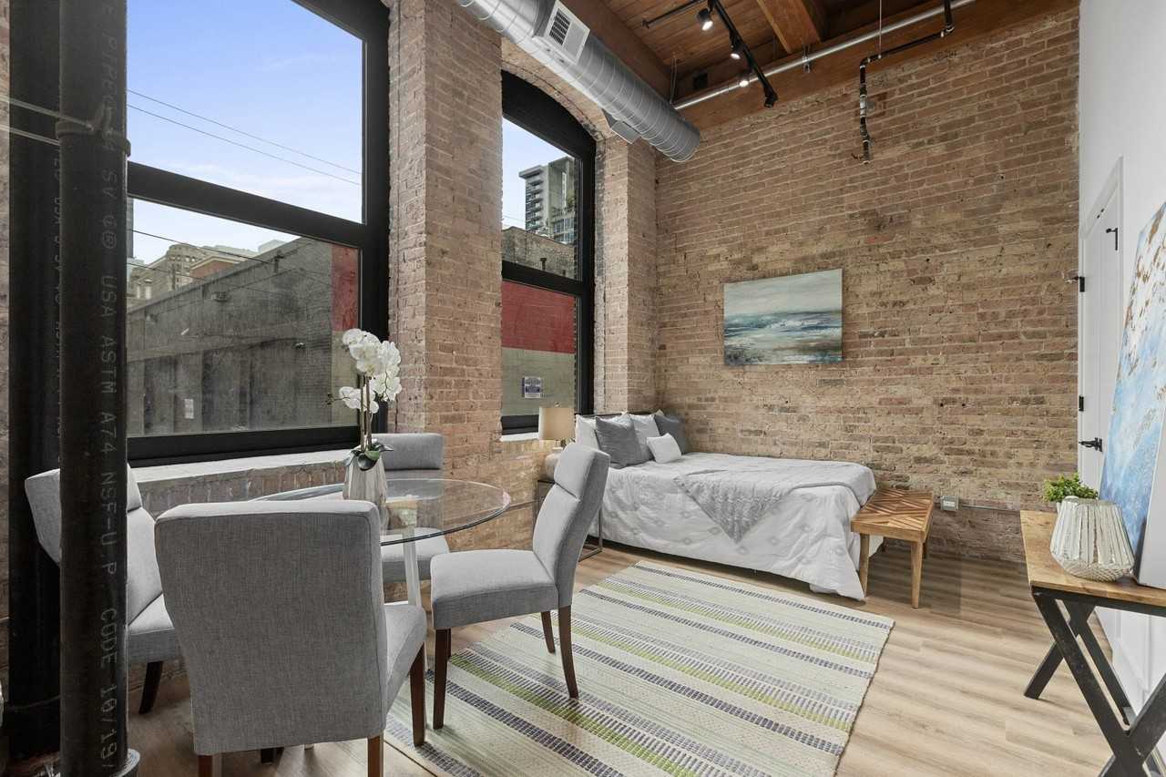 143 W Ohio St - Photo 3 of 13