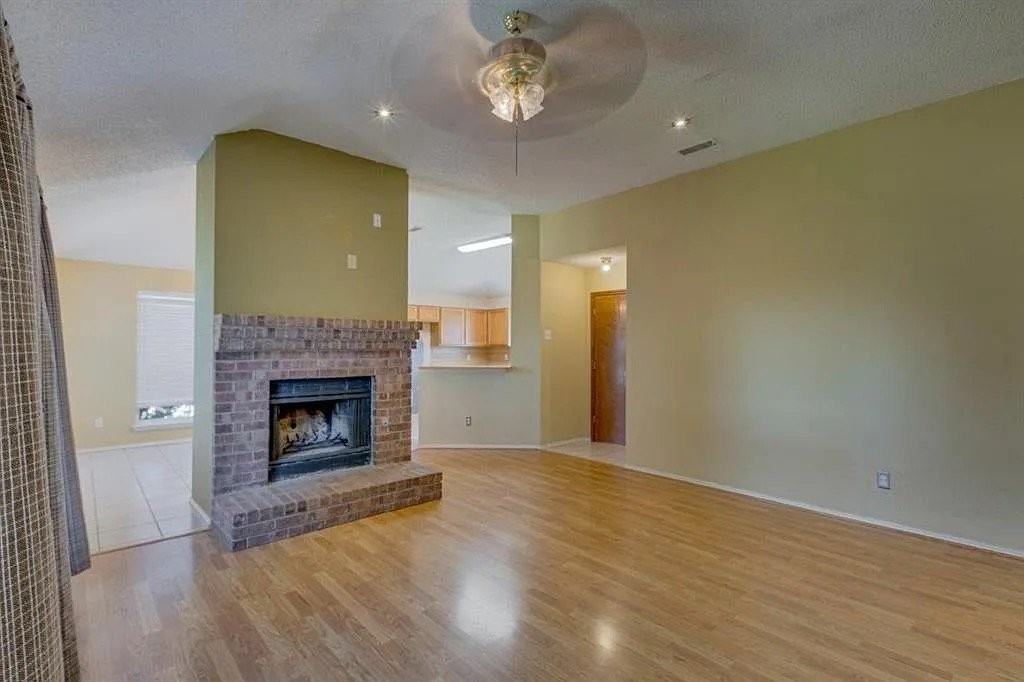 2321 Shadyoaks Ln - Photo 5 of 20