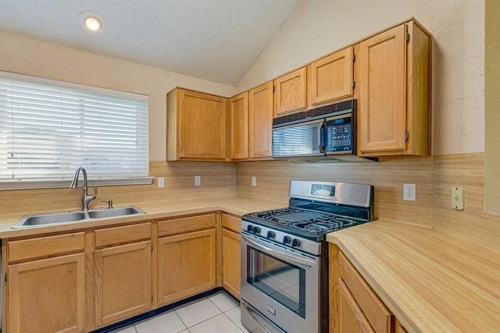 2321 Shadyoaks Ln - Photo 7 of 20