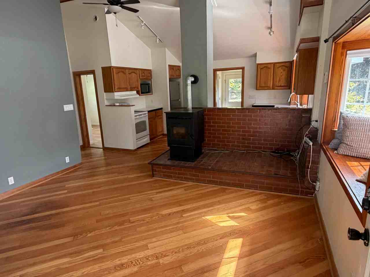 721 Cole Rd - Photo 2 of 11