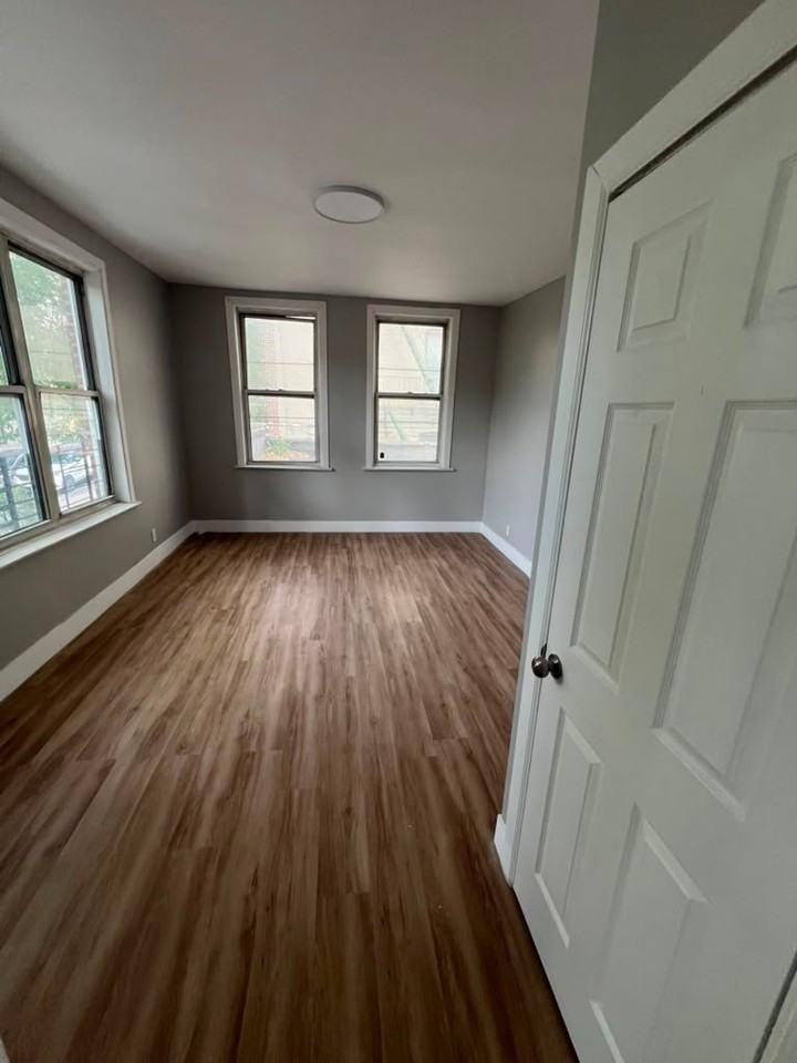 1151 Grant Ave - Photo 3 of 11