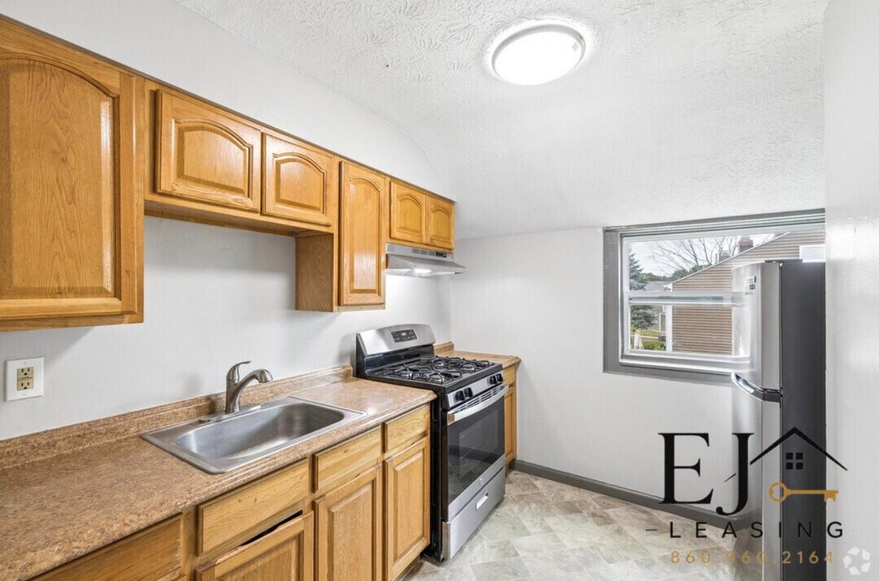 105 Ledgecrest Ave - Photo 3 of 19