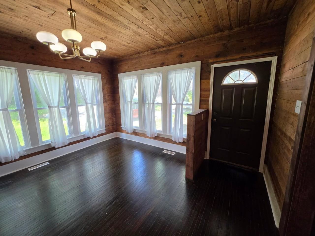 118 S Spring St - Photo 3 of 20