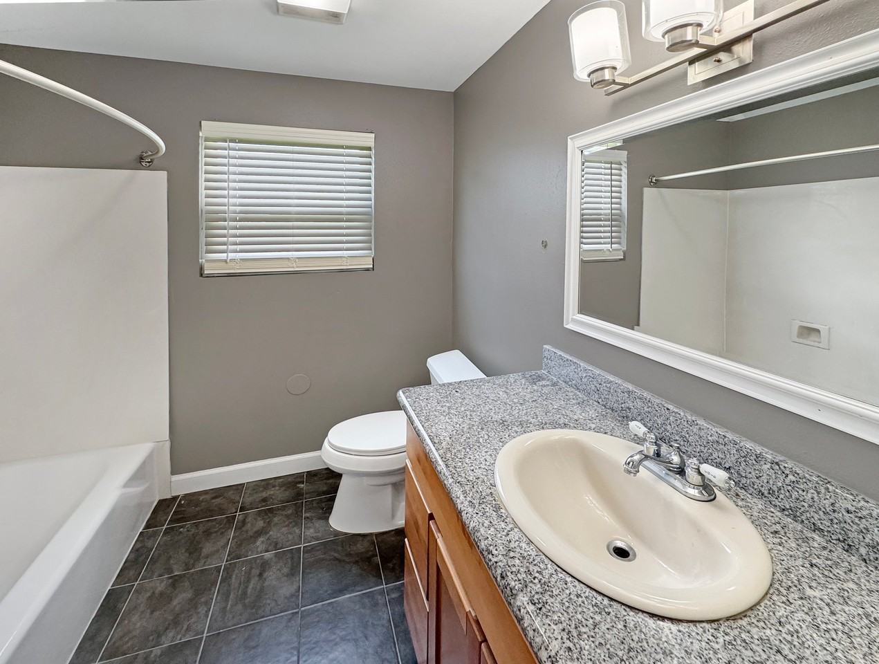 2603 Panama St - Photo 6 of 6