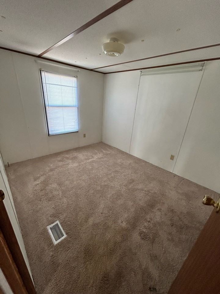8751 School St - Photo 6 of 7