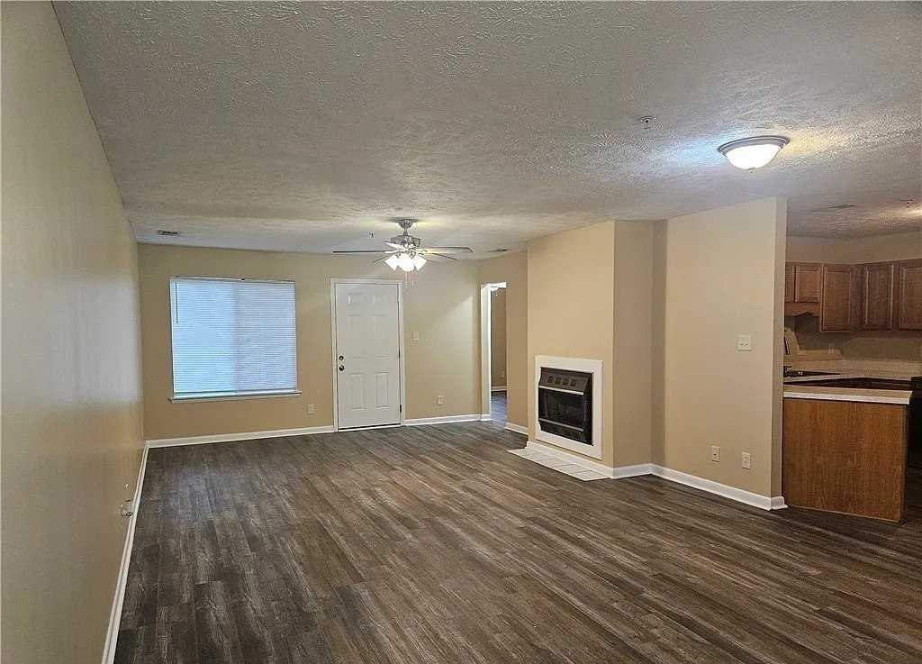 3375 Galleria Dr #7 - Photo 3 of 18