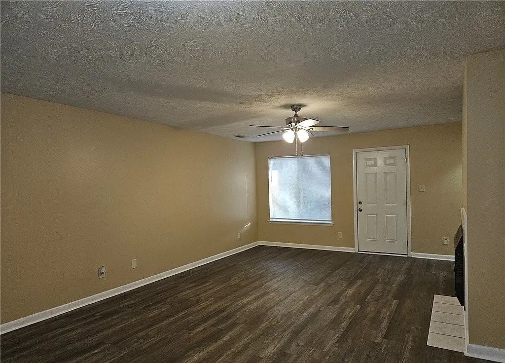 3375 Galleria Dr #7 - Photo 4 of 18