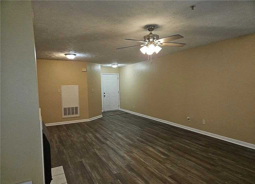 3375 Galleria Dr #7 - Photo 5 of 18