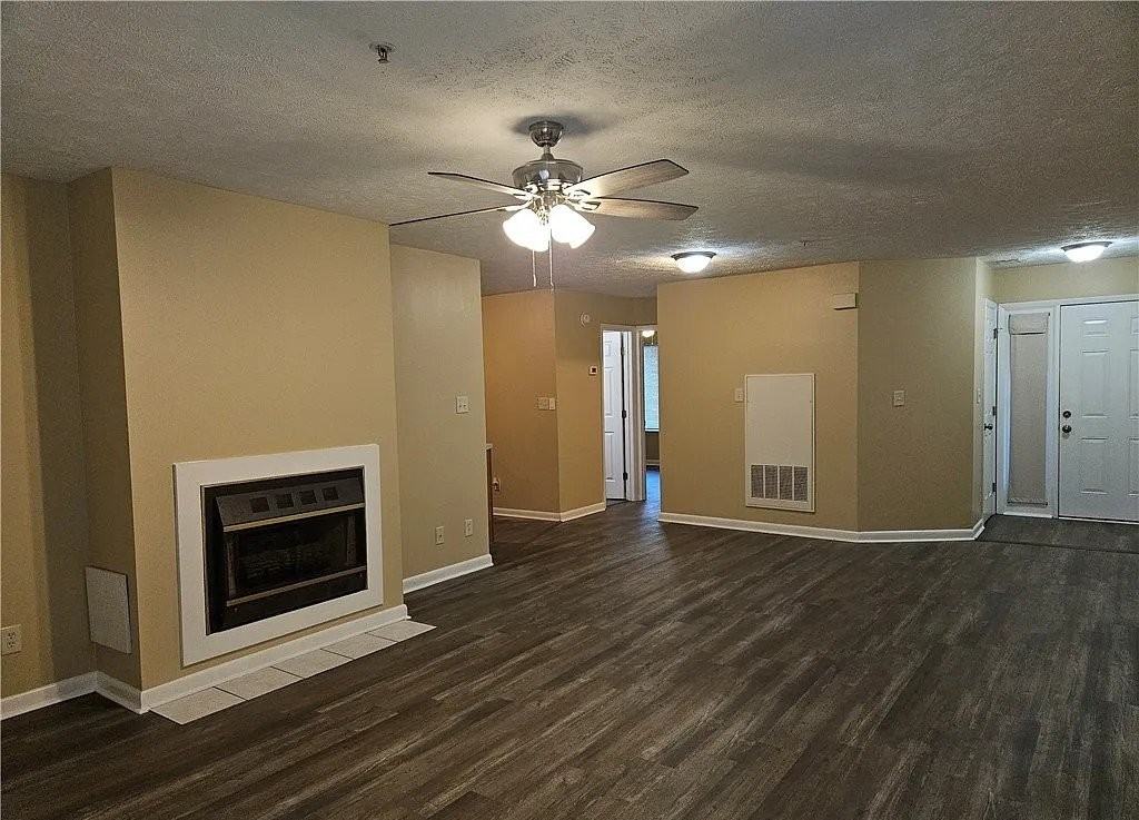3375 Galleria Dr #7 - Photo 6 of 18