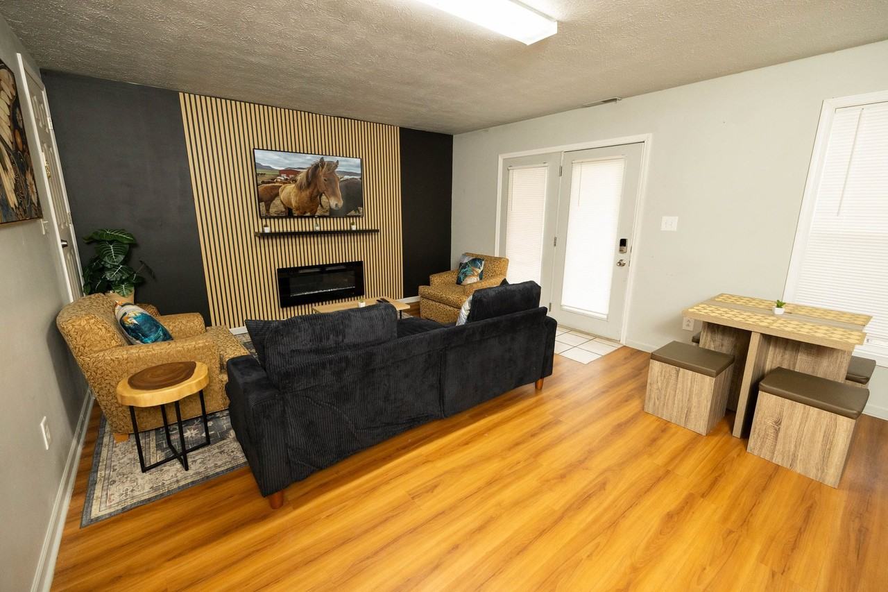1183 Mount Rushmore Way - Photo 3 of 19