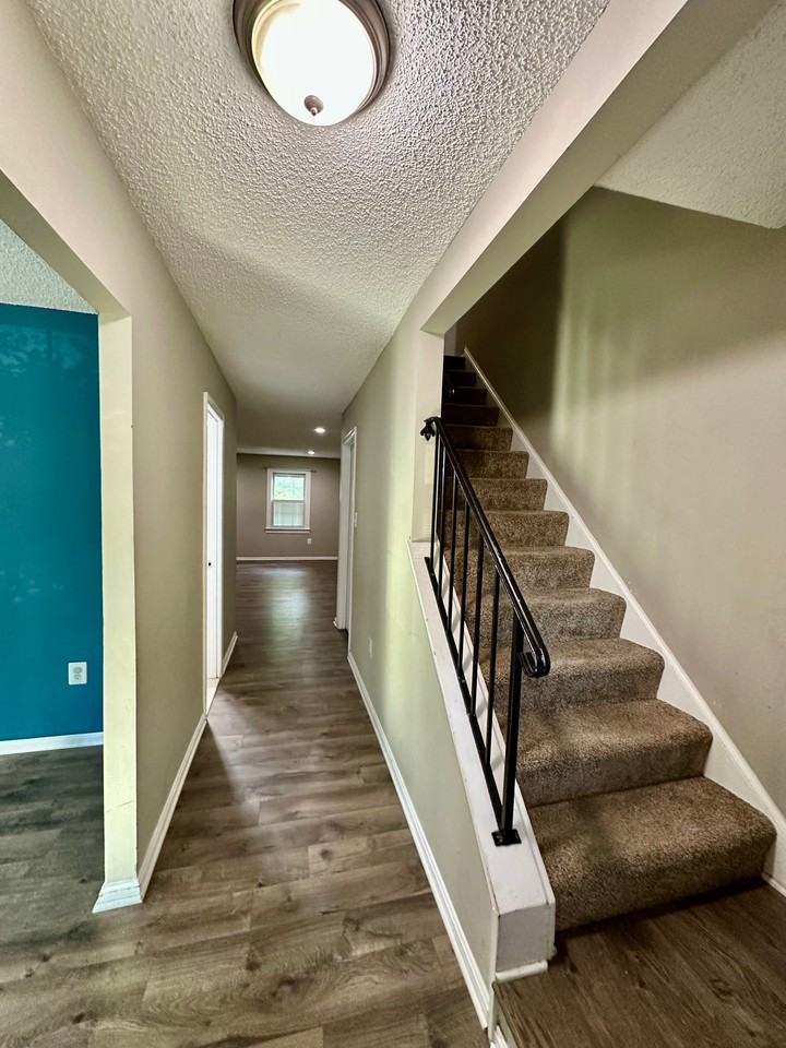 3070 Tecumseh Ct - Photo 3 of 22