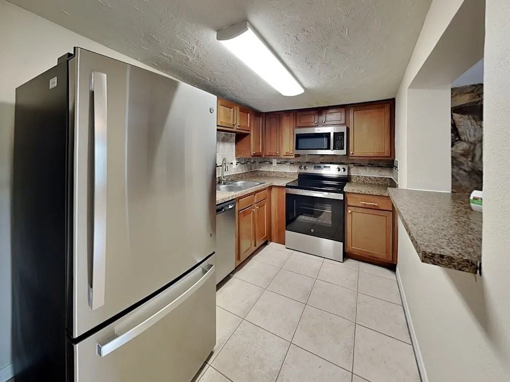 15147 Harding Ave - Photo 2 of 5