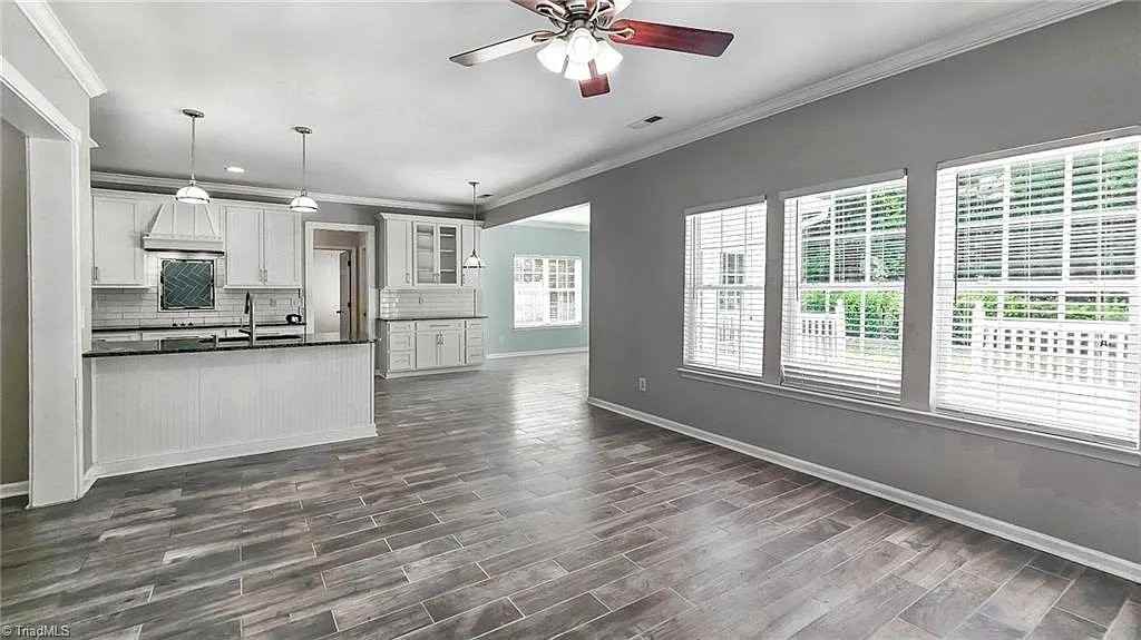 4072 Fountain Grove Dr - Photo 2 of 18