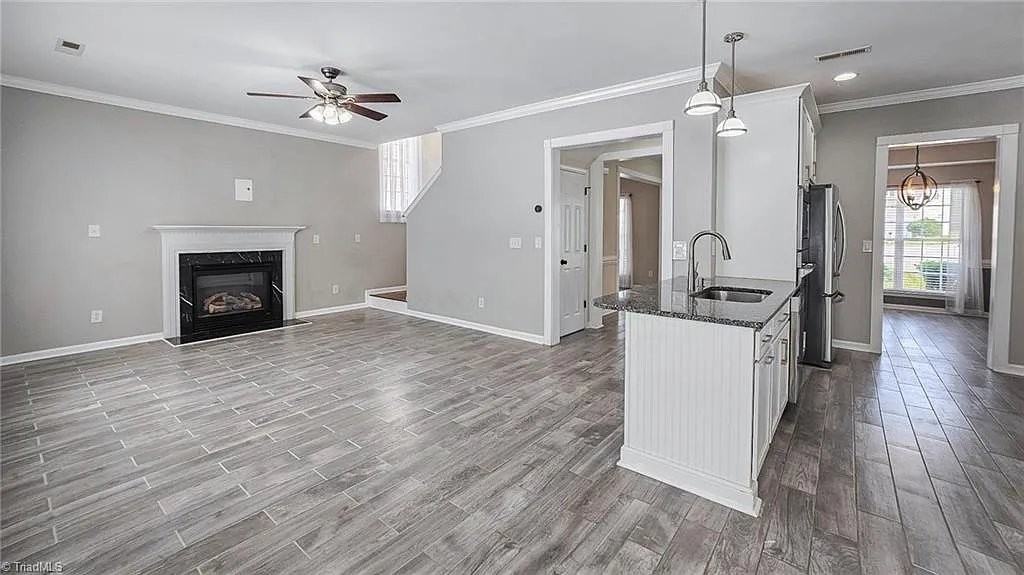 4072 Fountain Grove Dr - Photo 3 of 18