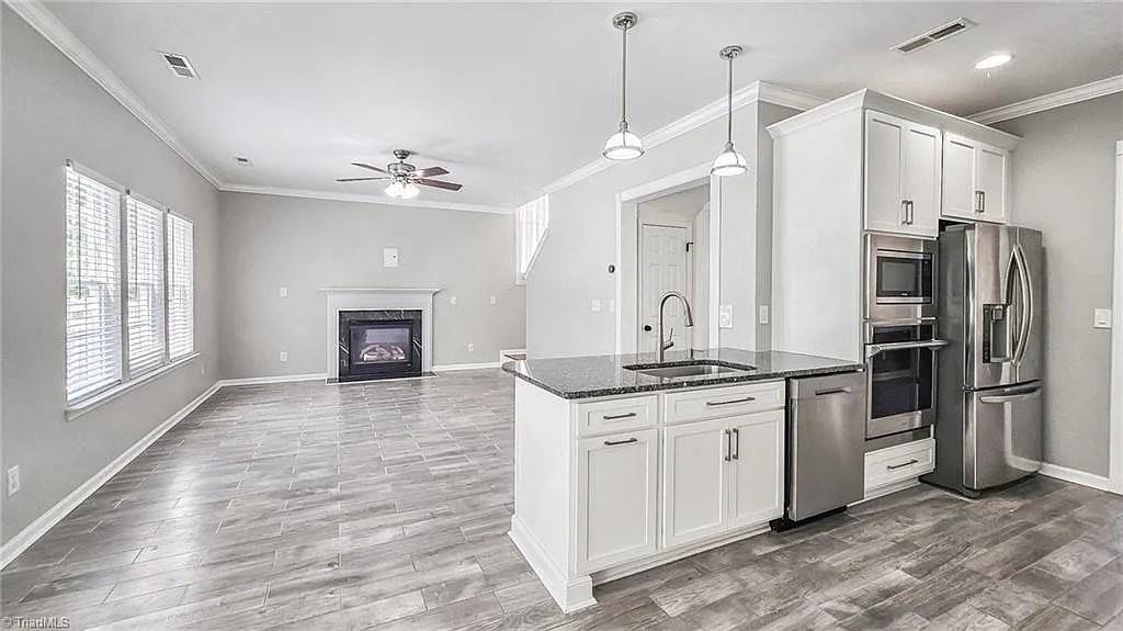 4072 Fountain Grove Dr - Photo 5 of 18