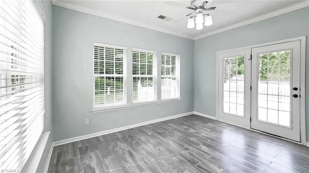 4072 Fountain Grove Dr - Photo 6 of 18
