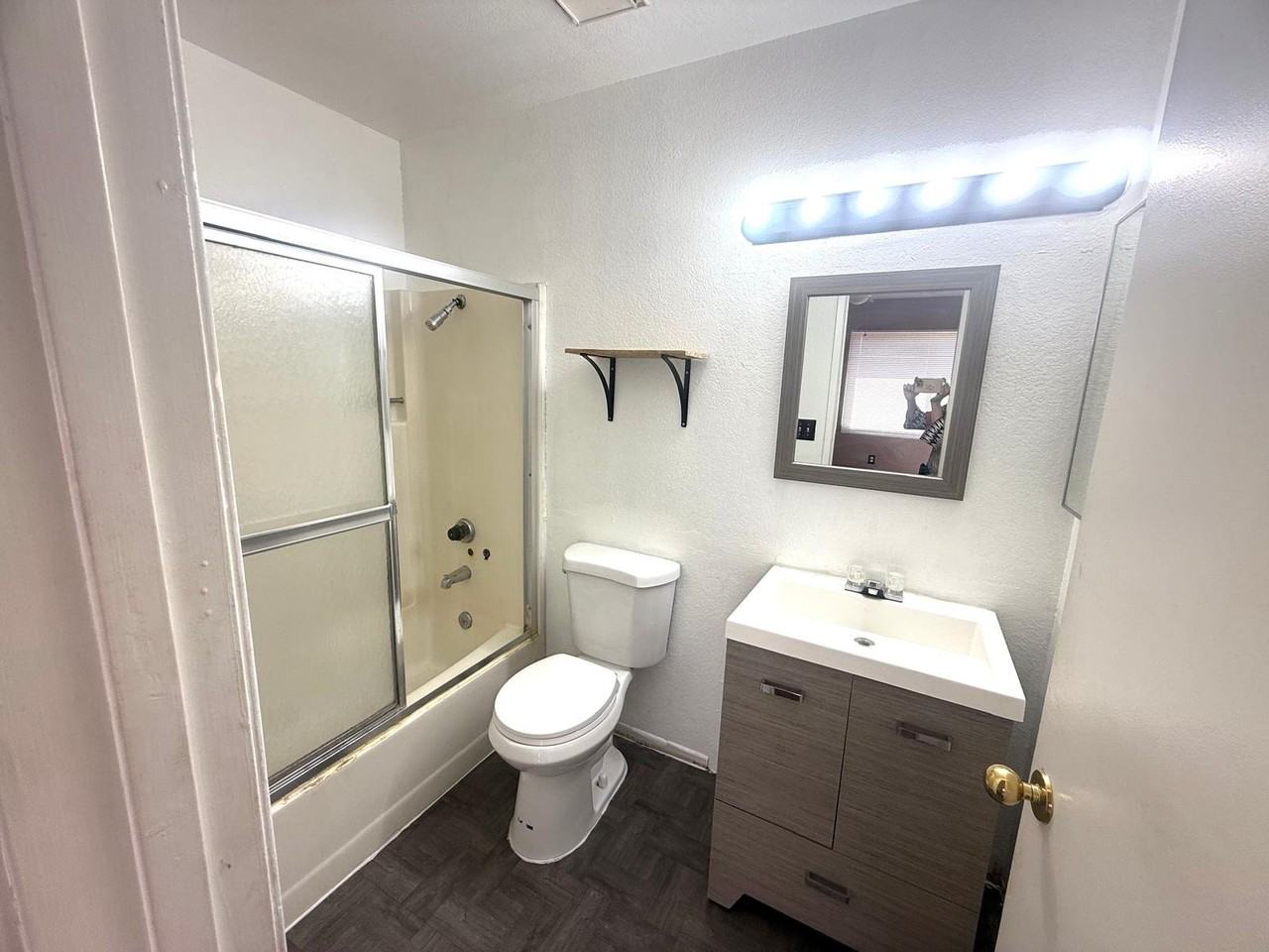 495 W 13th St - Photo 6 of 8