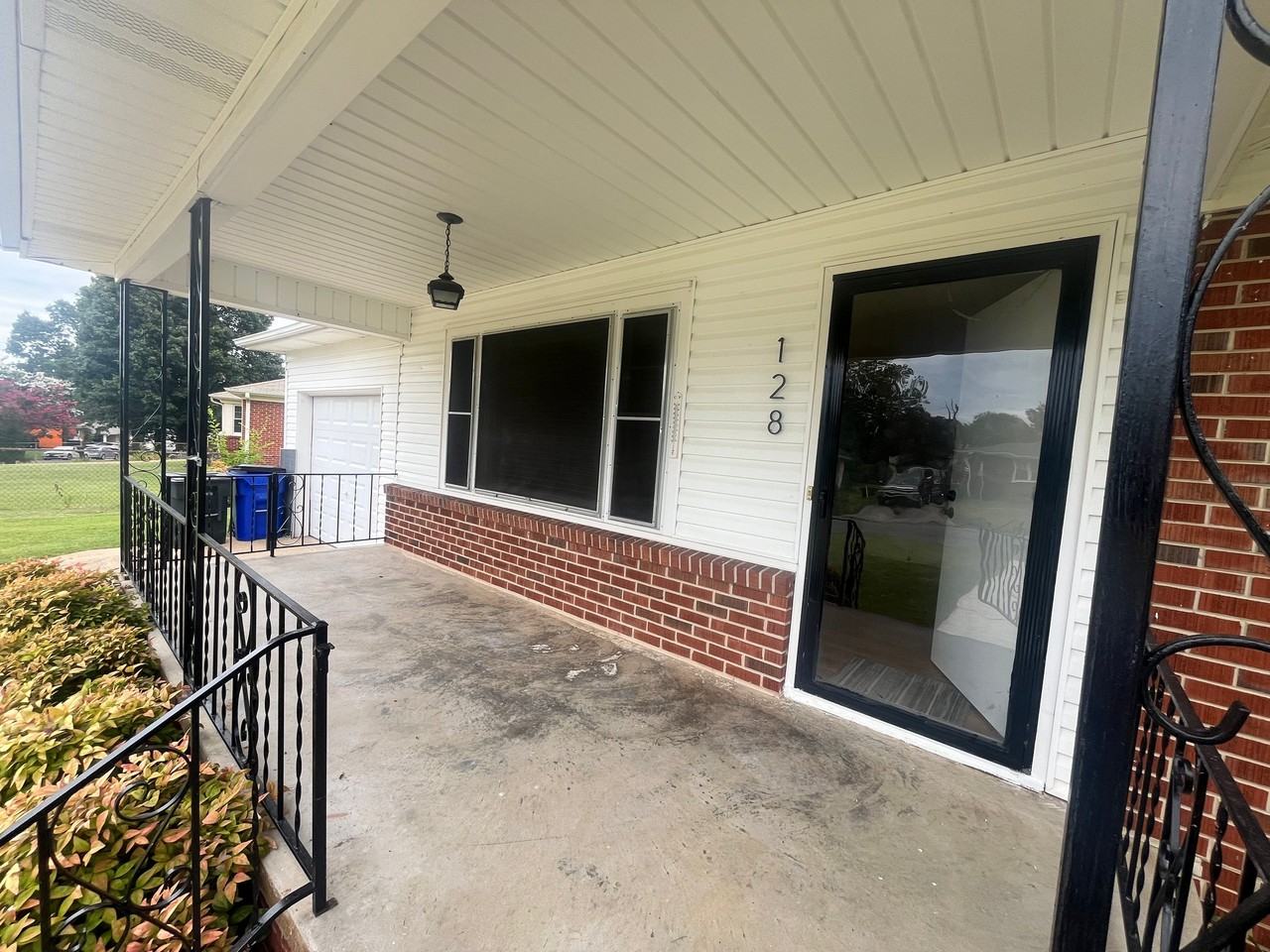 128 N Leland Dr - Photo 3 of 17