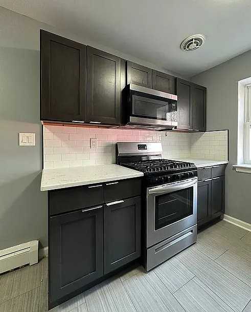 138 E 7th St #7 - Photo 2 of 14