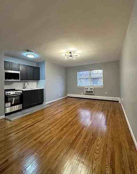 138 E 7th St #7 - Photo 6 of 14