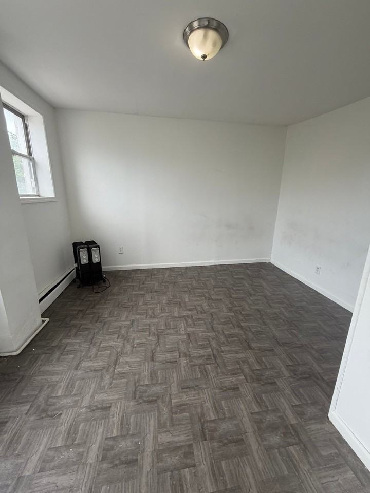100 S Essex Ave #1 - Photo 4 of 5