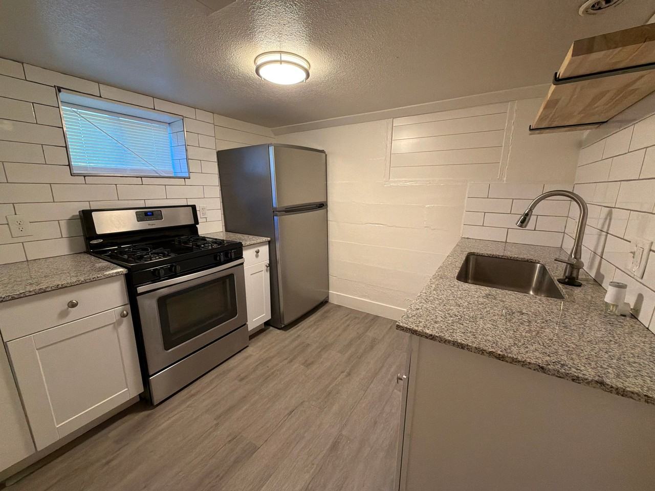 914 3rd Ave #B - Photo 5 of 20