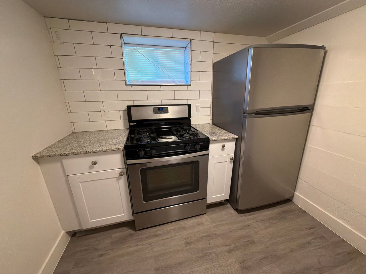 914 3rd Ave #B - Photo 6 of 20