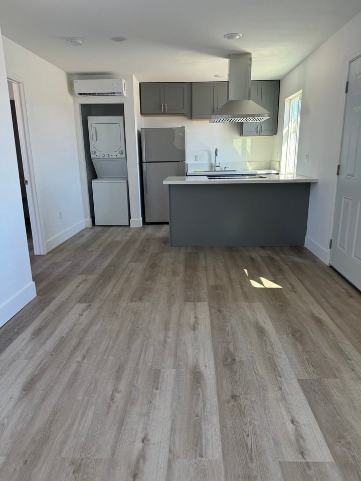 2154 S Marina Dr #5 - Photo 2 of 6