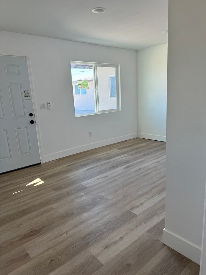 2154 S Marina Dr #5 - Photo 3 of 6
