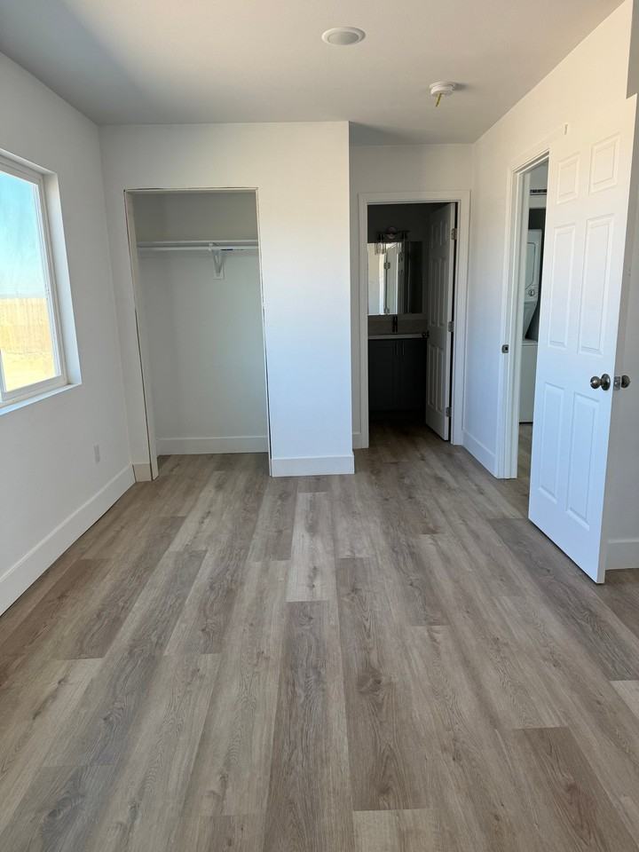 2154 S Marina Dr #5 - Photo 5 of 6