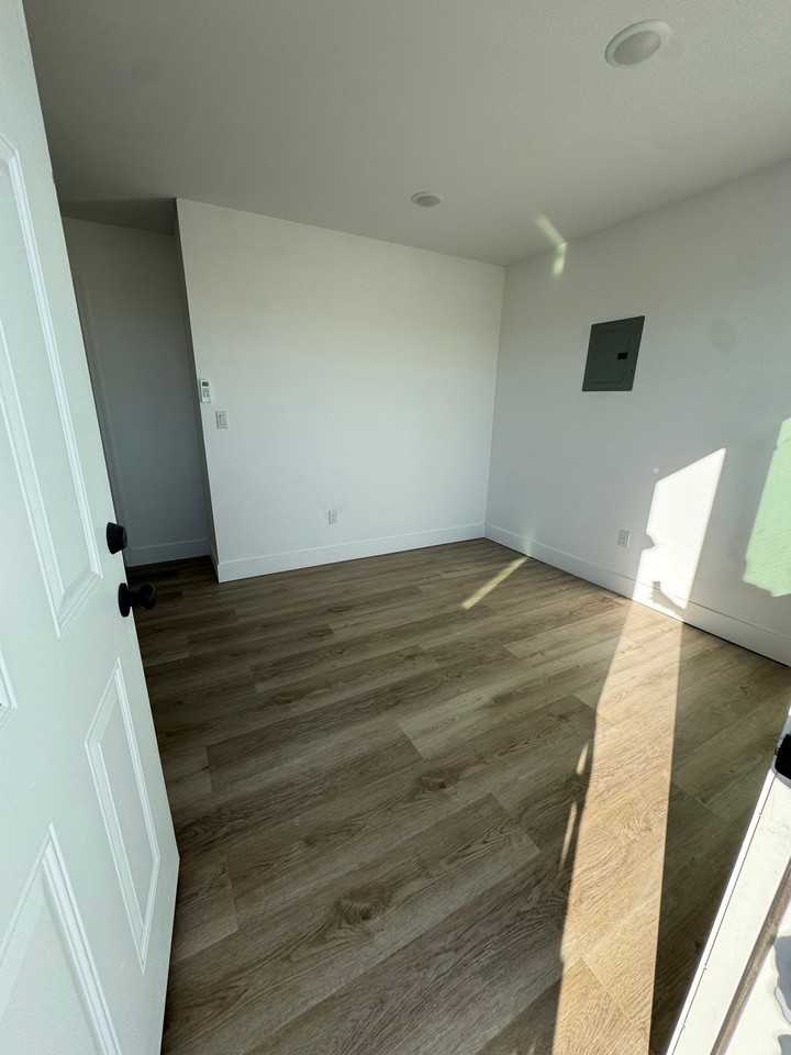 2154 S Marina Dr #5 - Photo 6 of 6