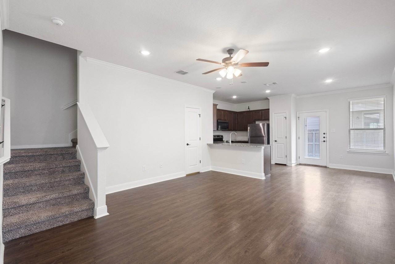 2306 Tulipwood Cv #101 - Photo 2 of 9