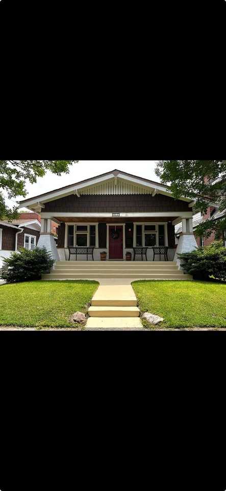 917 Gates Ave