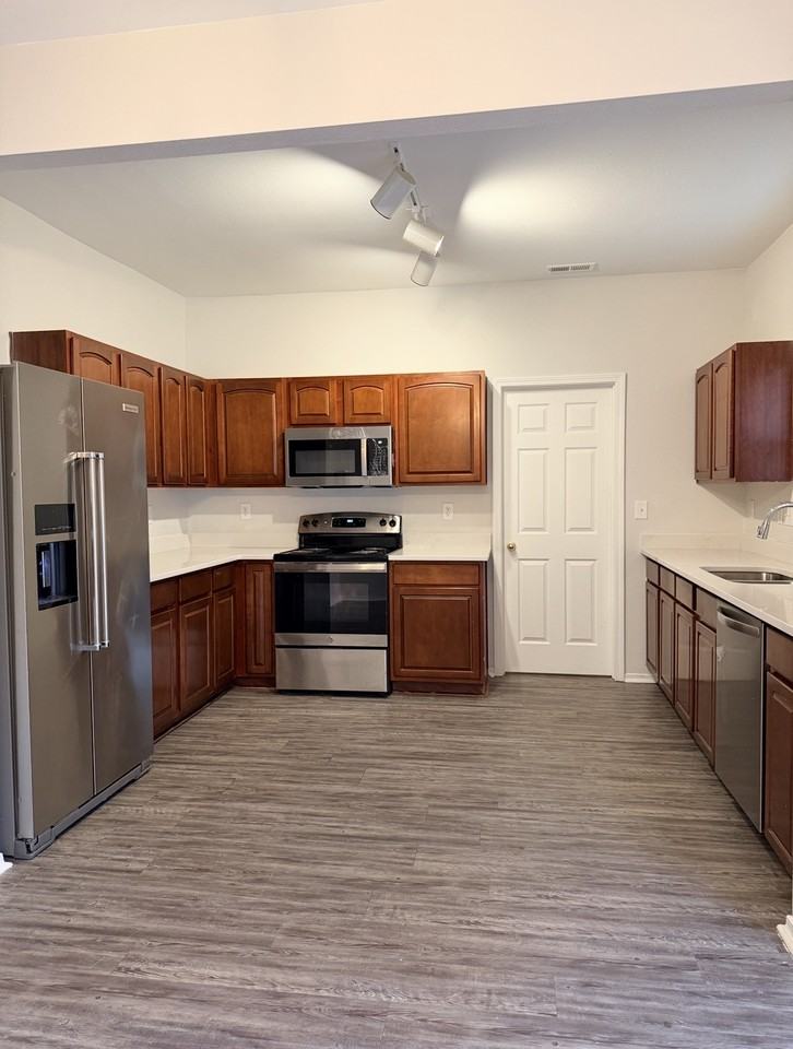 1050 Black Oak Dr #NA - Photo 4 of 10