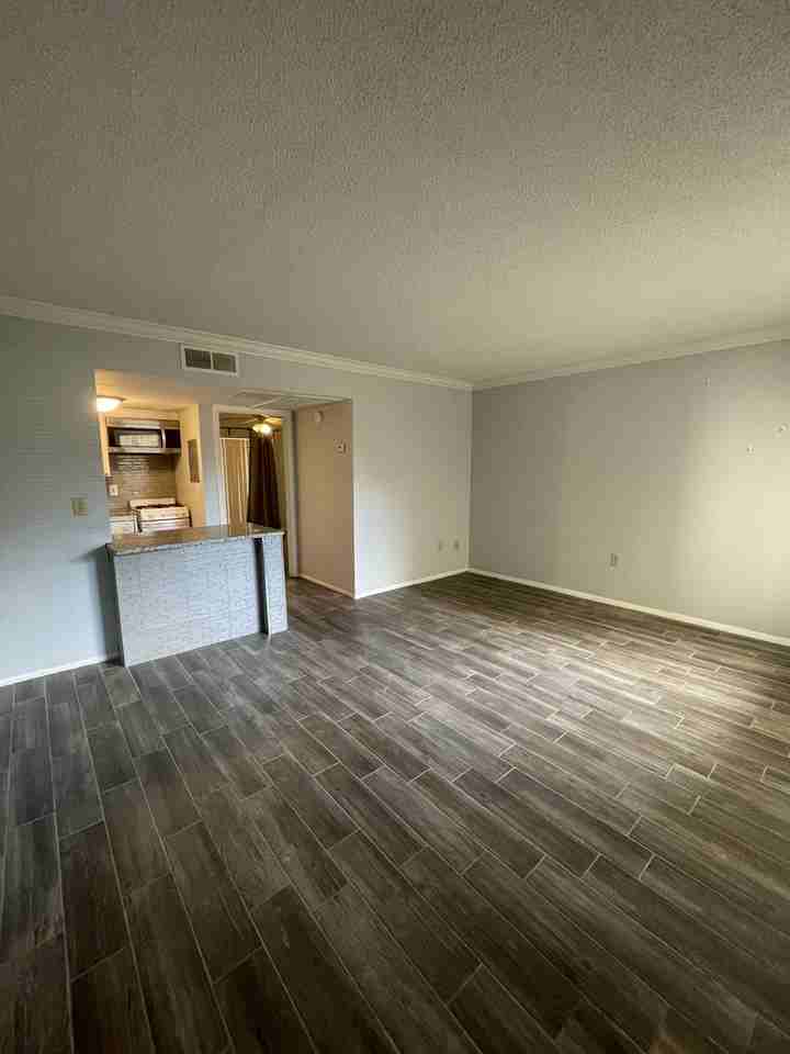 145 Oyster Bay Cir #150 - Photo 2 of 9
