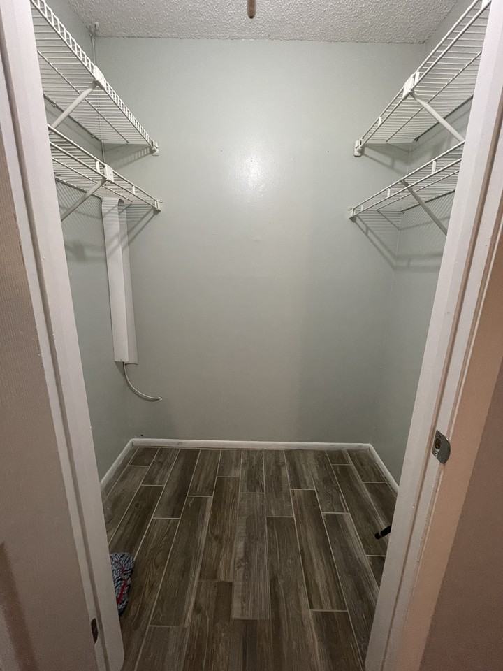 145 Oyster Bay Cir #150 - Photo 6 of 9