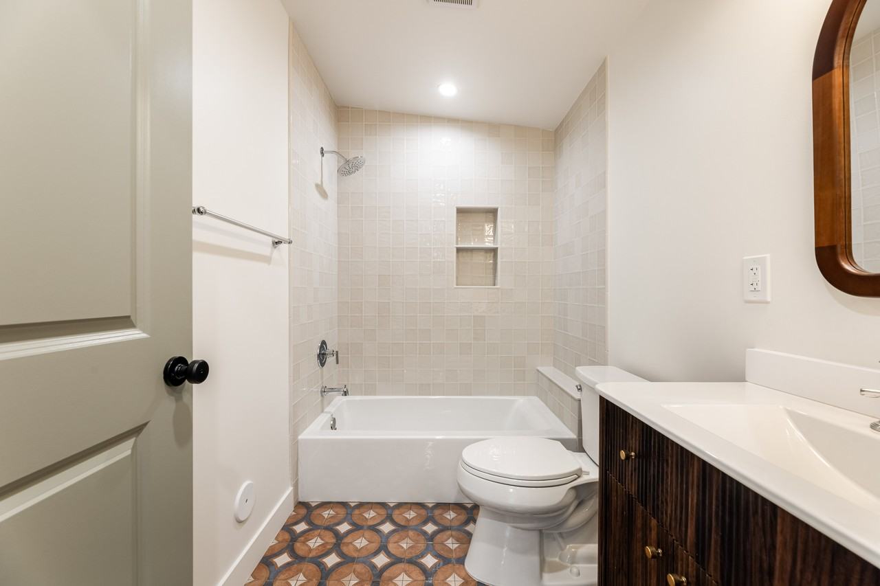 533 E Windsor Rd #A - Photo 6 of 10