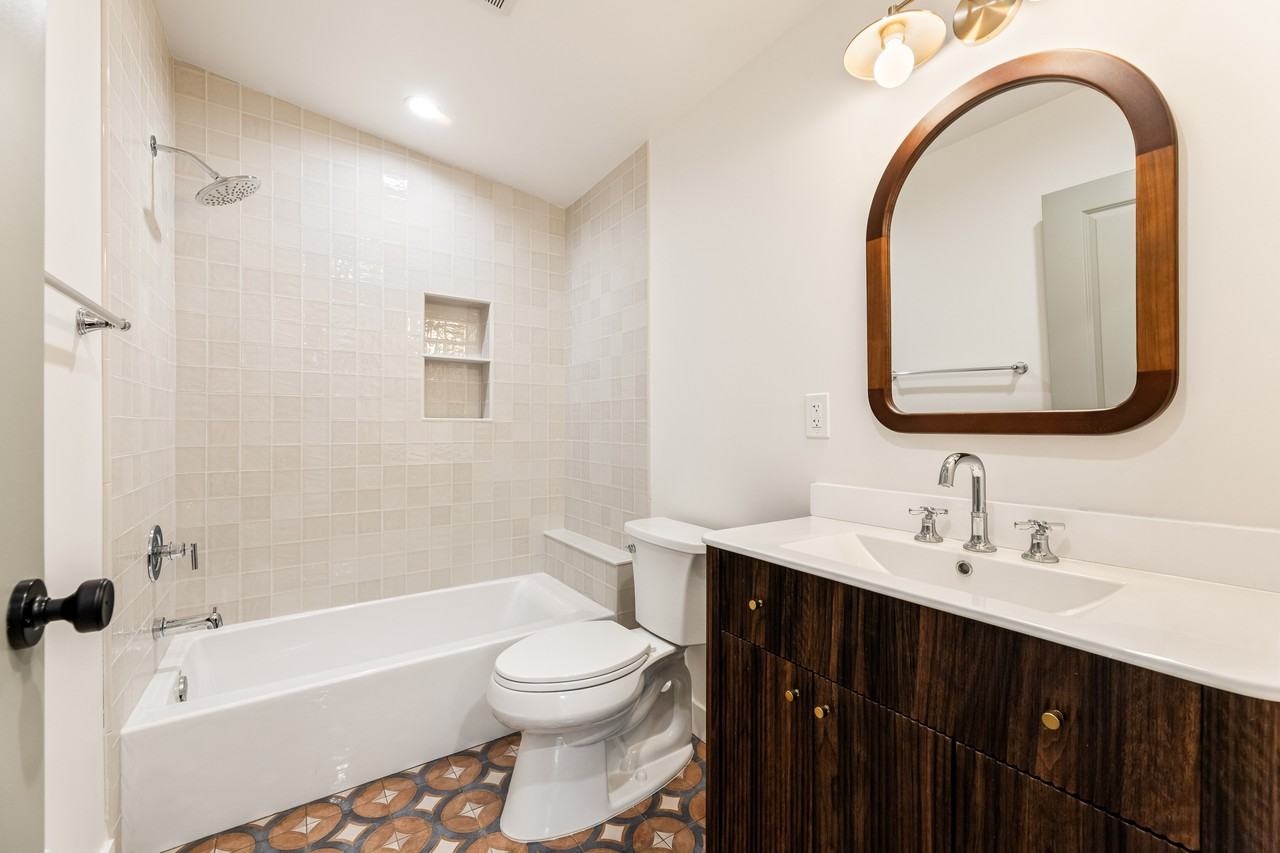 533 E Windsor Rd #A - Photo 7 of 10