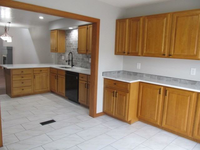 102 Phyllis Ave #102 - Photo 4 of 19