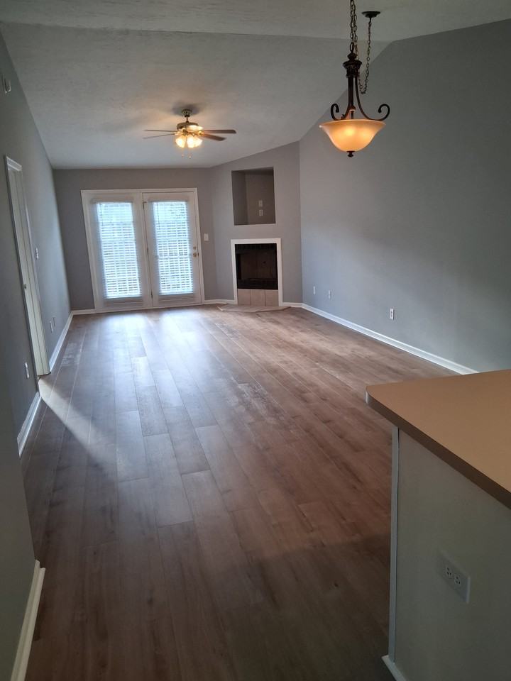 403 Londonberry Dr #403 - Photo 2 of 13