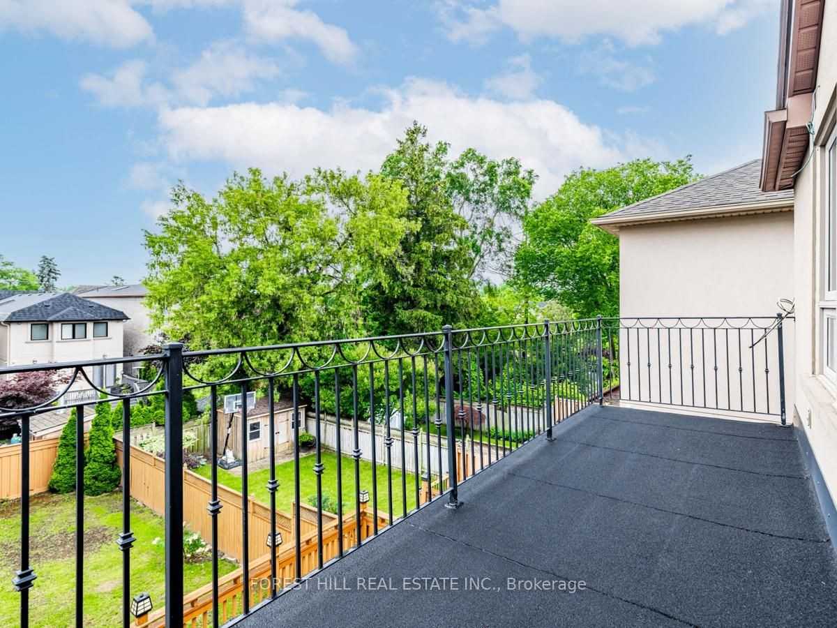 415 Deloraine Avenue - Photo 39