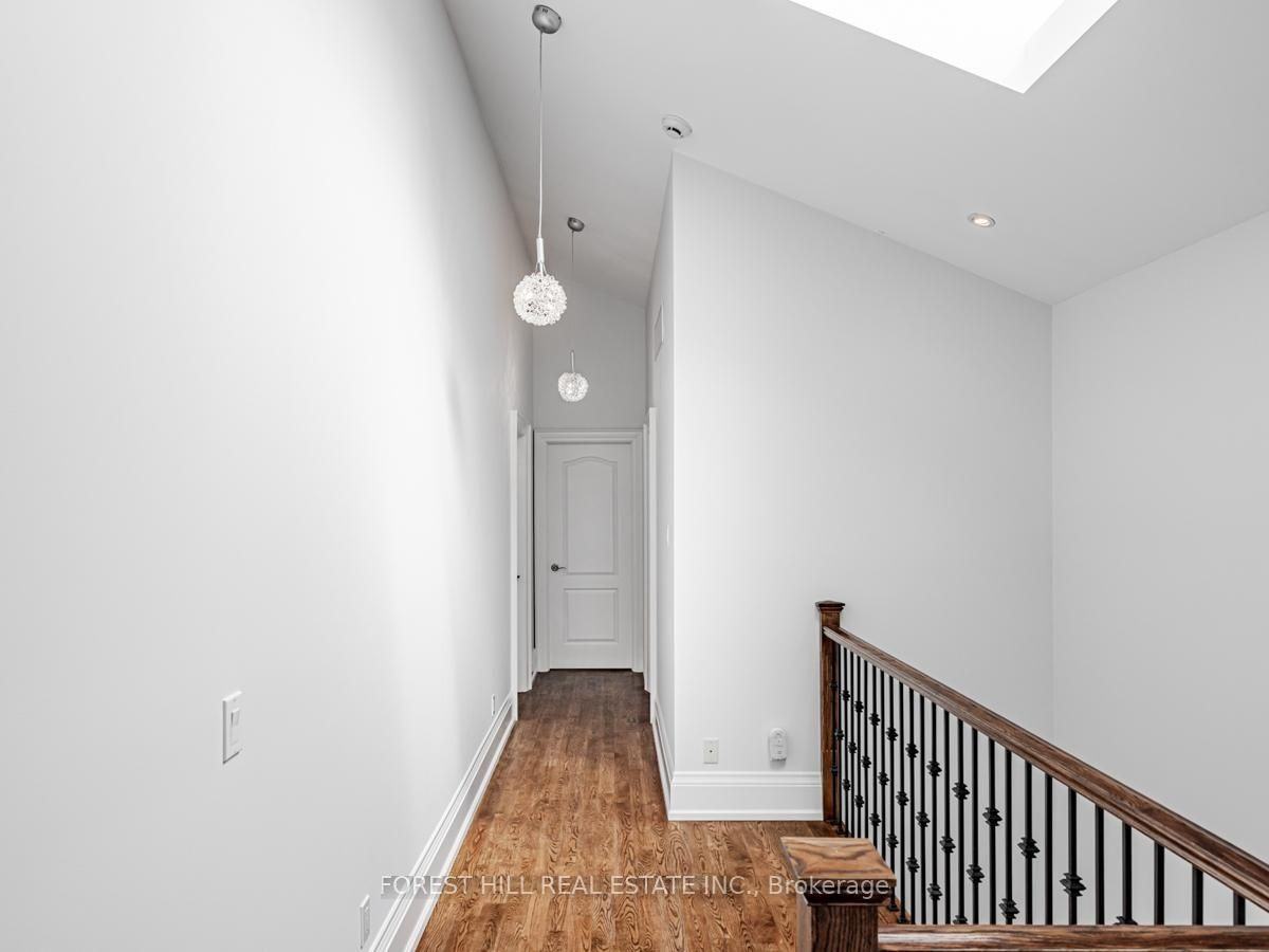 415 Deloraine Avenue - Photo 24