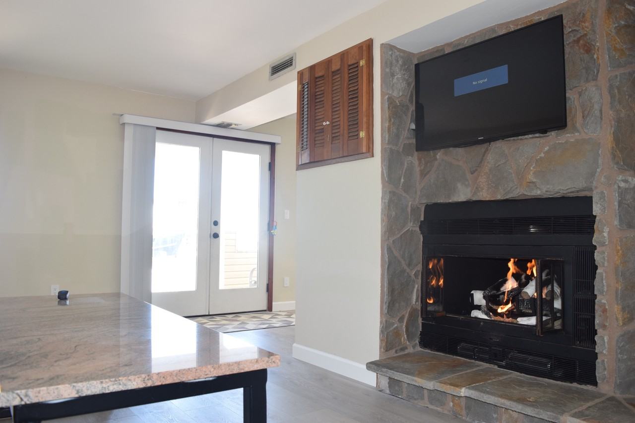 611 W Burk Ave #A - Photo 4 of 19