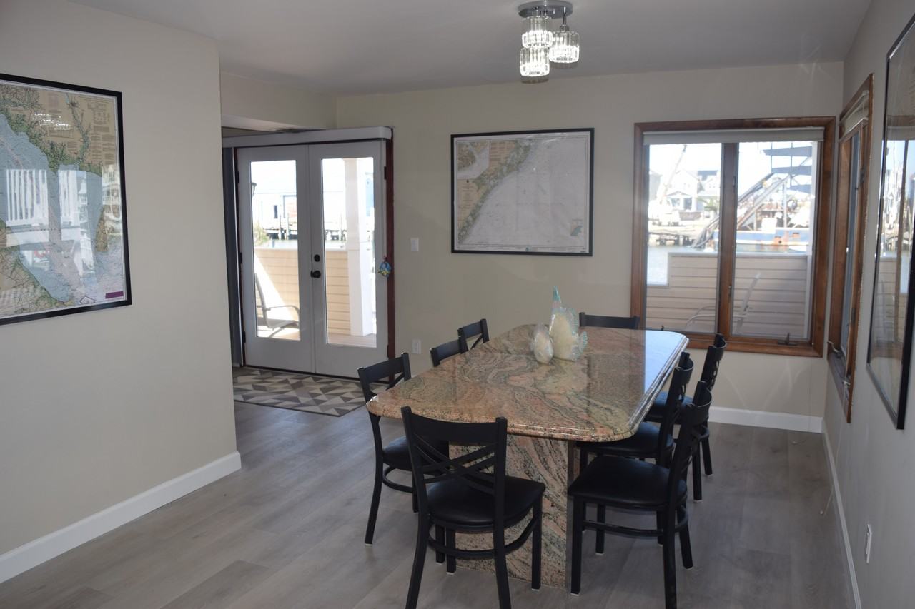 611 W Burk Ave #A - Photo 7 of 19