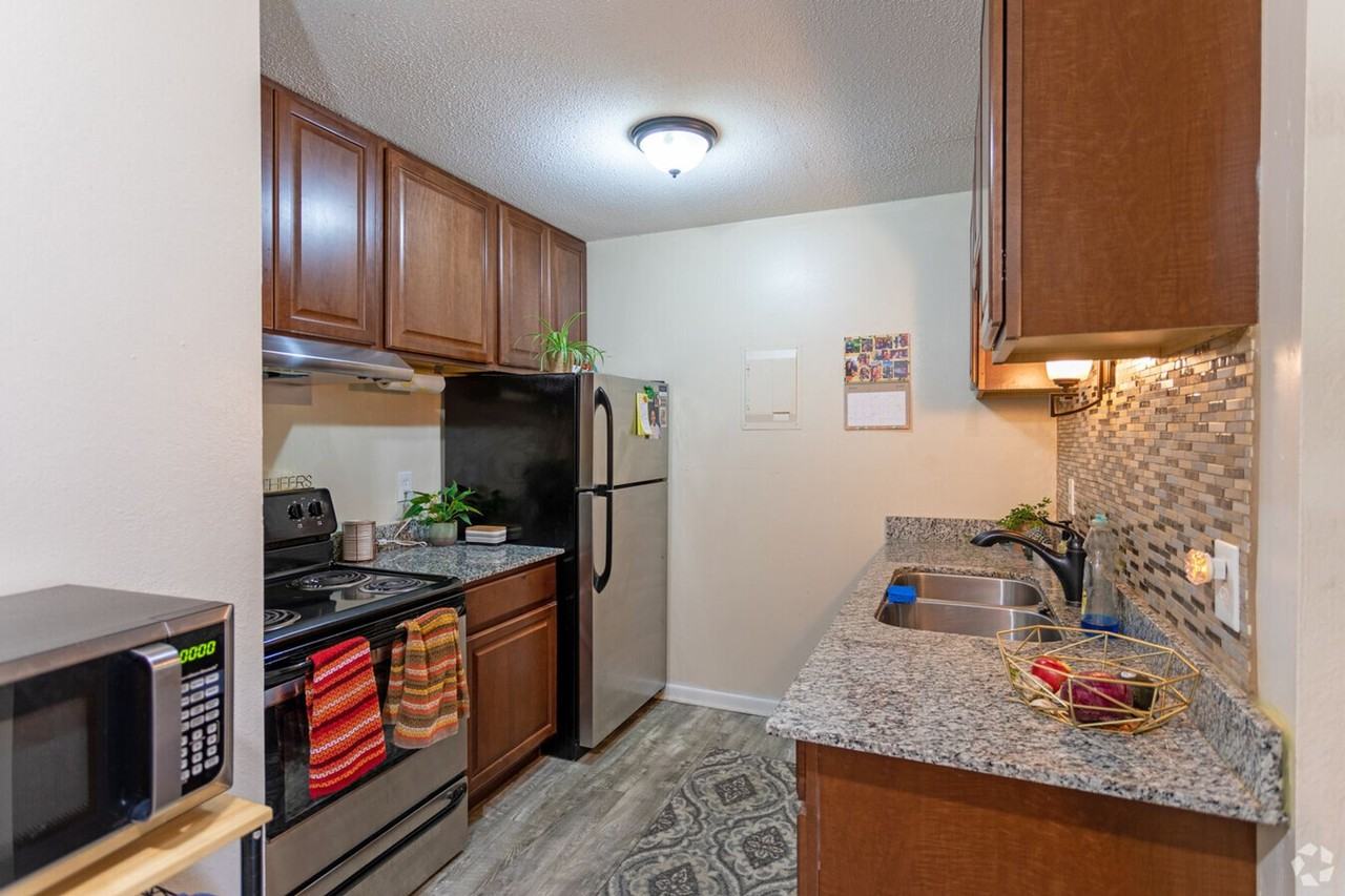 Marydale Lakeview Apartments - Photo 3 of 19